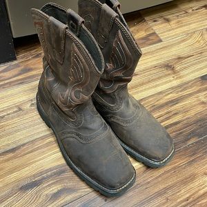 Practically brand new mens Cody James boots